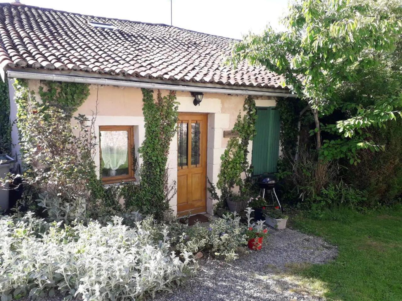 Tranquille Vienne Gites A Chirac Dept Charente Bagian luar foto