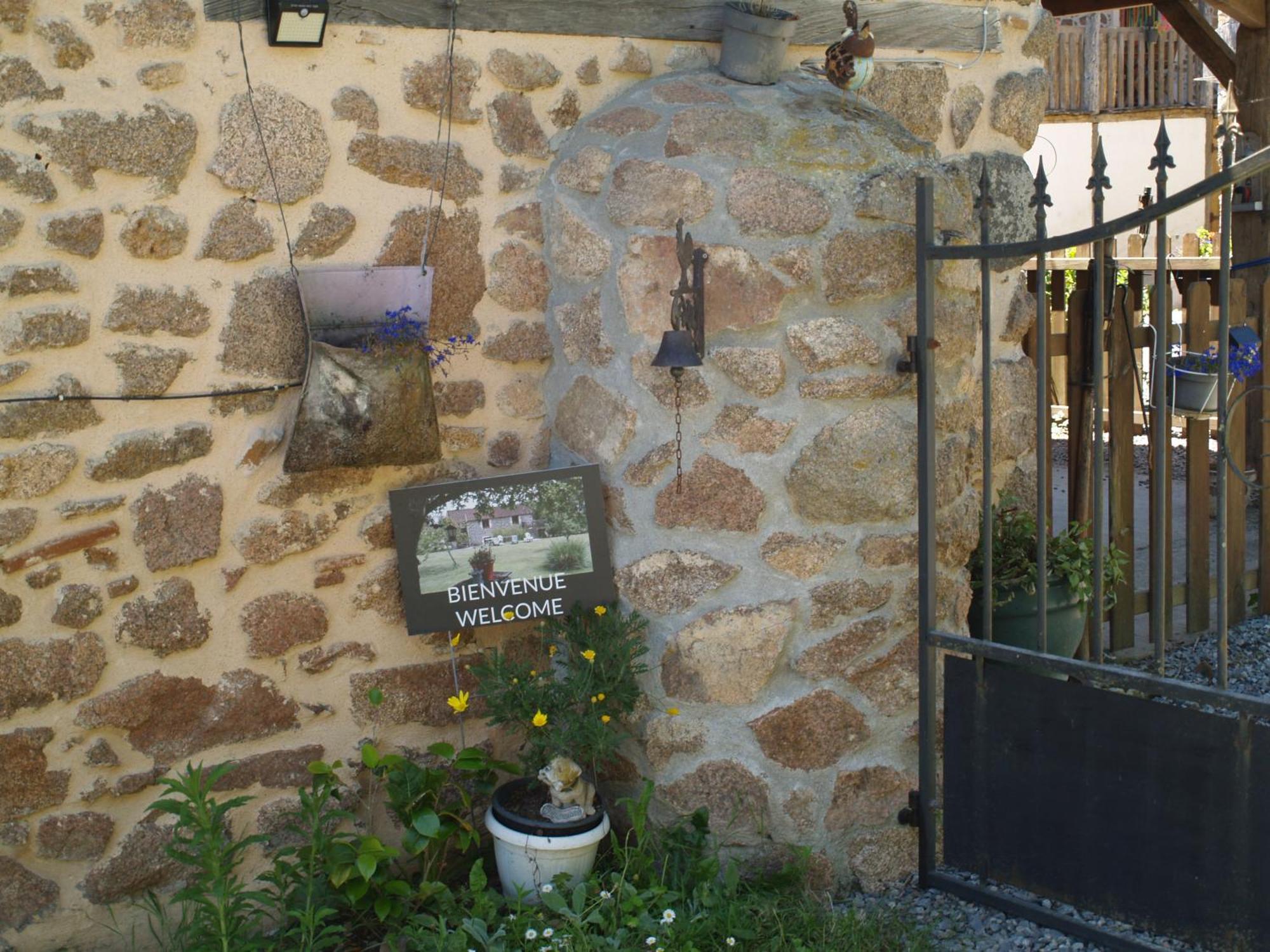 Tranquille Vienne Gites A Chirac Dept Charente Bagian luar foto