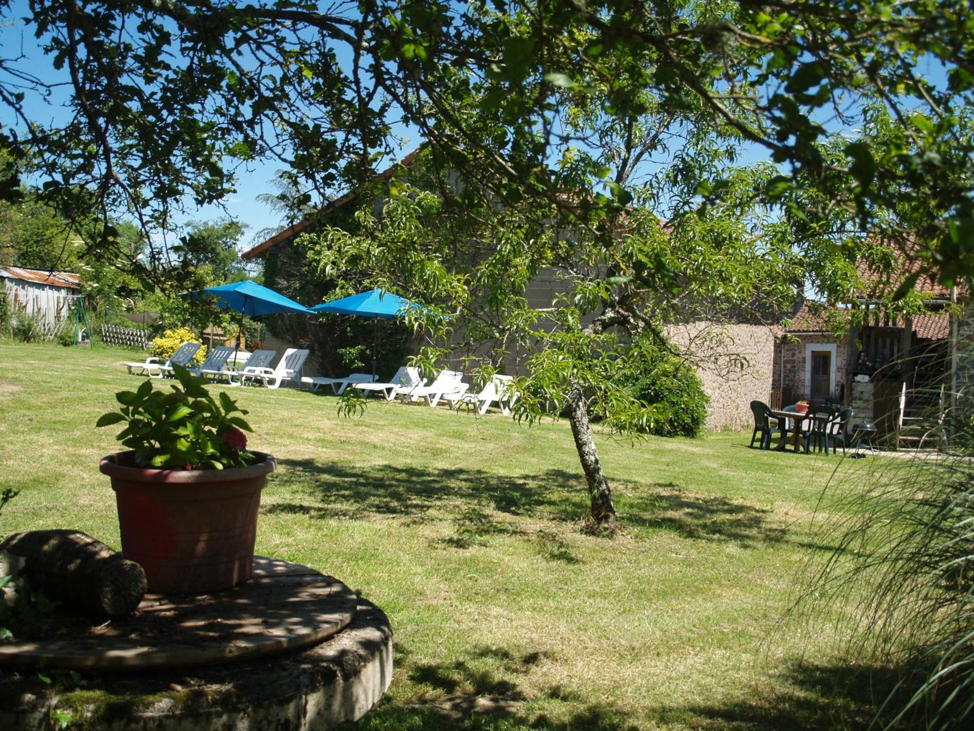 Tranquille Vienne Gites A Chirac Dept Charente Bagian luar foto
